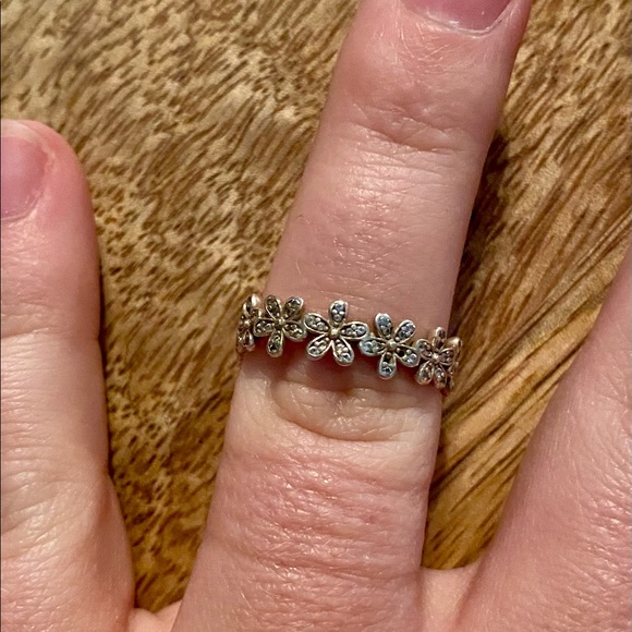 Pandora Daisy Flower Ring - Picture 3 of 4